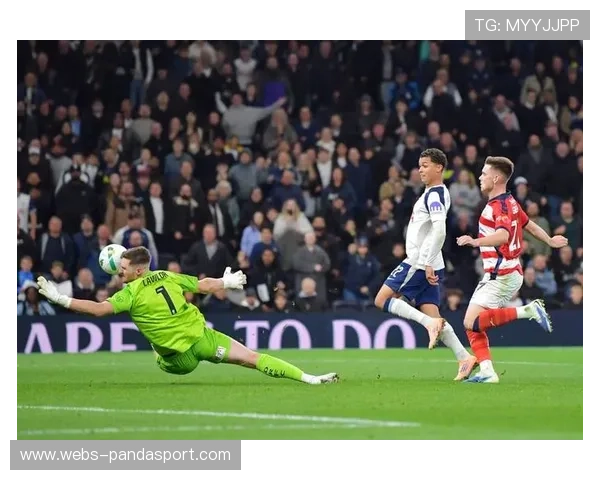 摩洛哥3-0赞比亚，卡埃比倒钩破门，东道主小组头名晋级16强